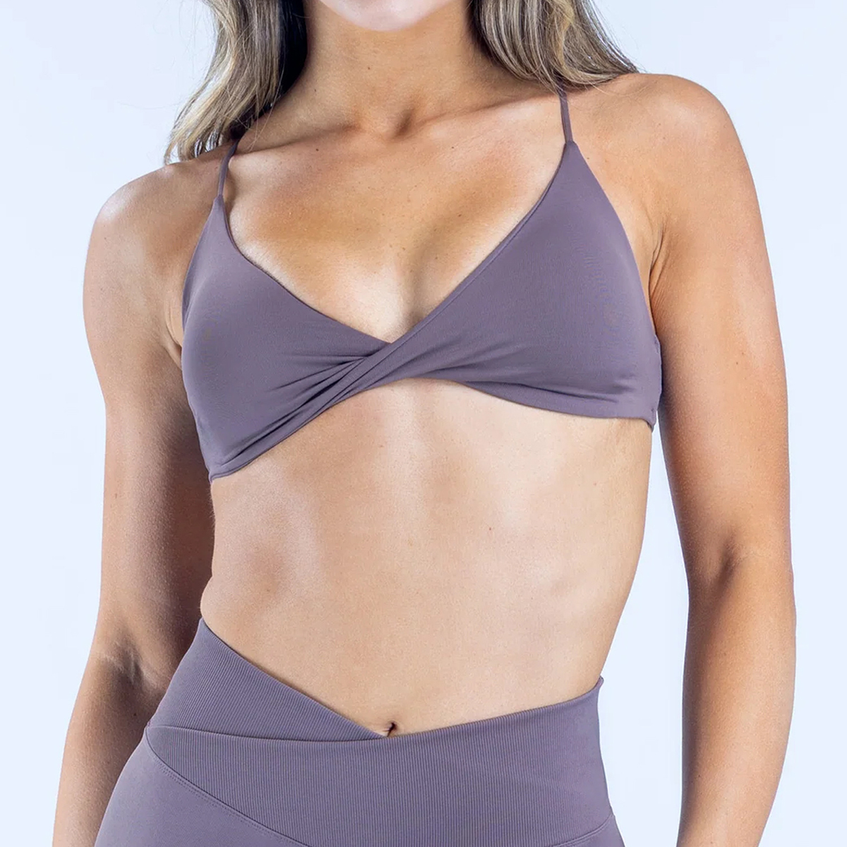 Vision Twist Front Sports Bra  - đánh giá và giá Yoga Fitness Up